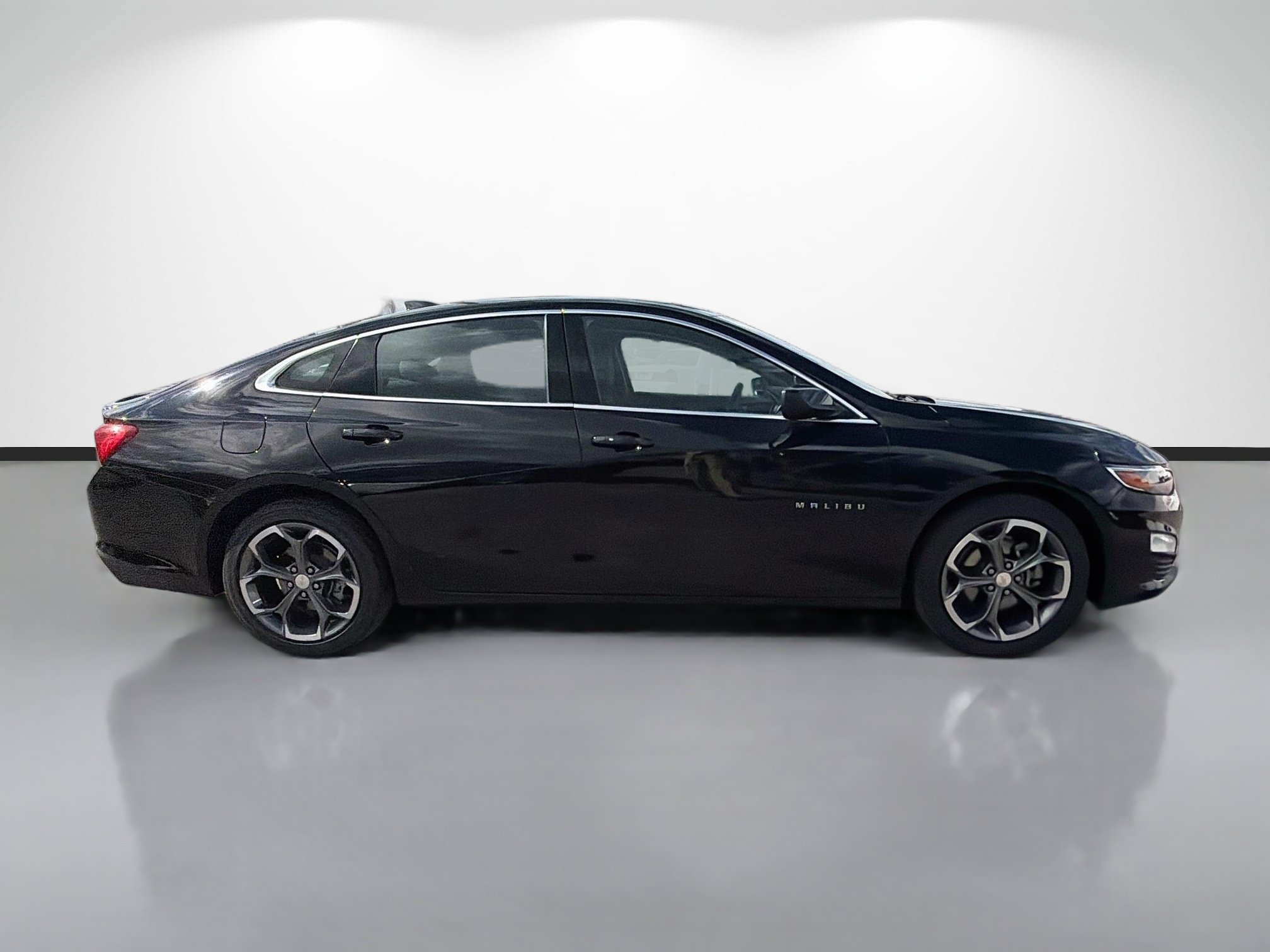 Used 2024 Chevrolet Malibu LT FWD image 2