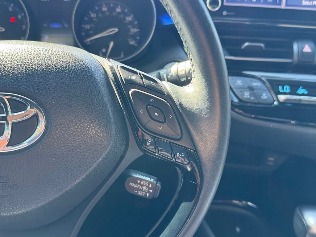 Used 2020 Toyota C-HR XLE FWD image 11