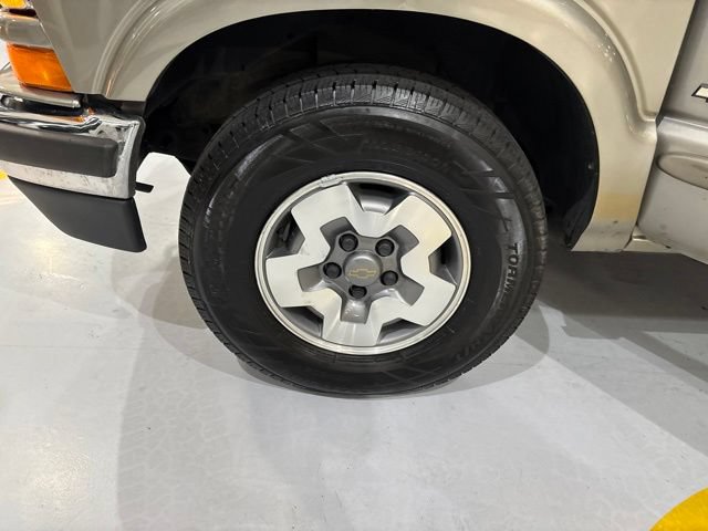 Used 2004 Chevrolet Blazer LS w/ Preferred Equipment Group AWD/4WD image 30