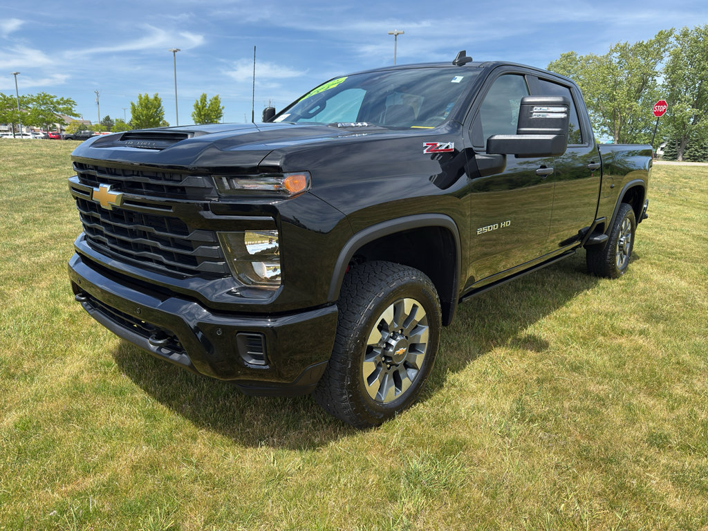 Used 2025 Chevrolet Silverado 2500 Custom w/ Custom Value Package AWD/4WD image 1