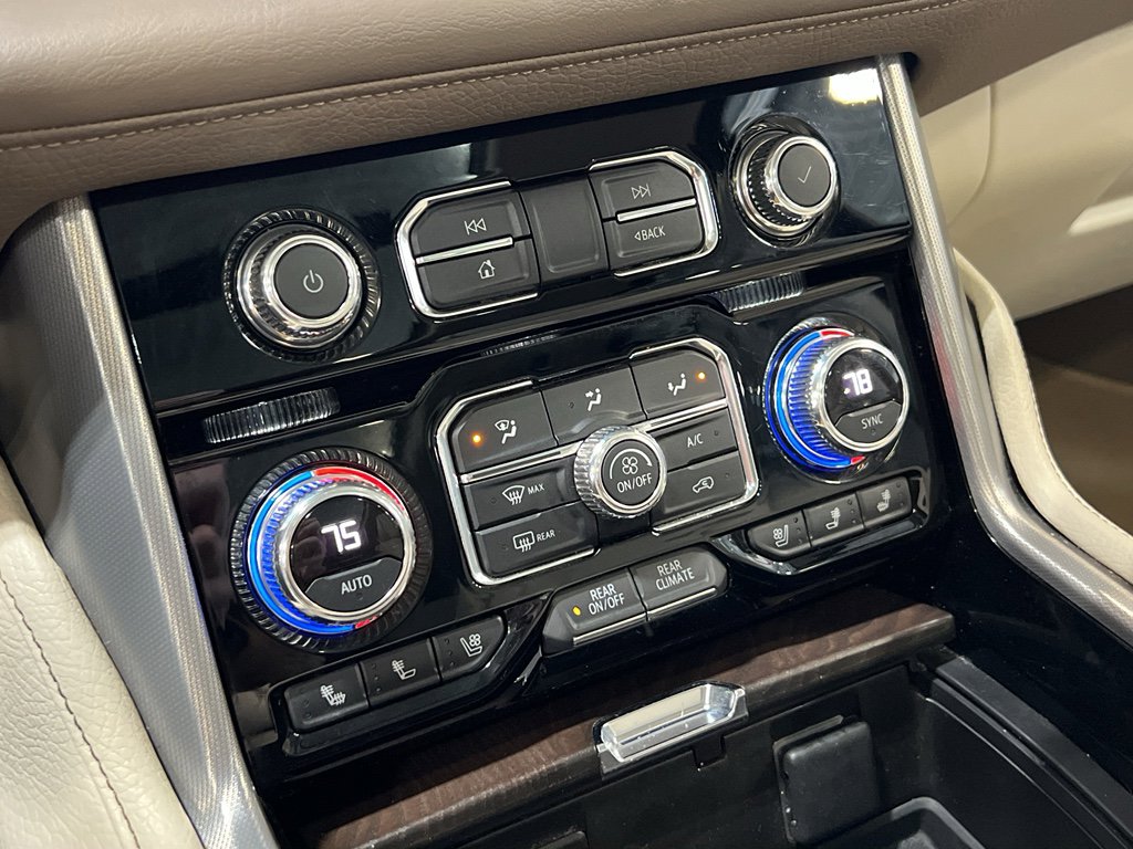 Used 2021 GMC Yukon XL Denali w/ Denali Premium Package image 24