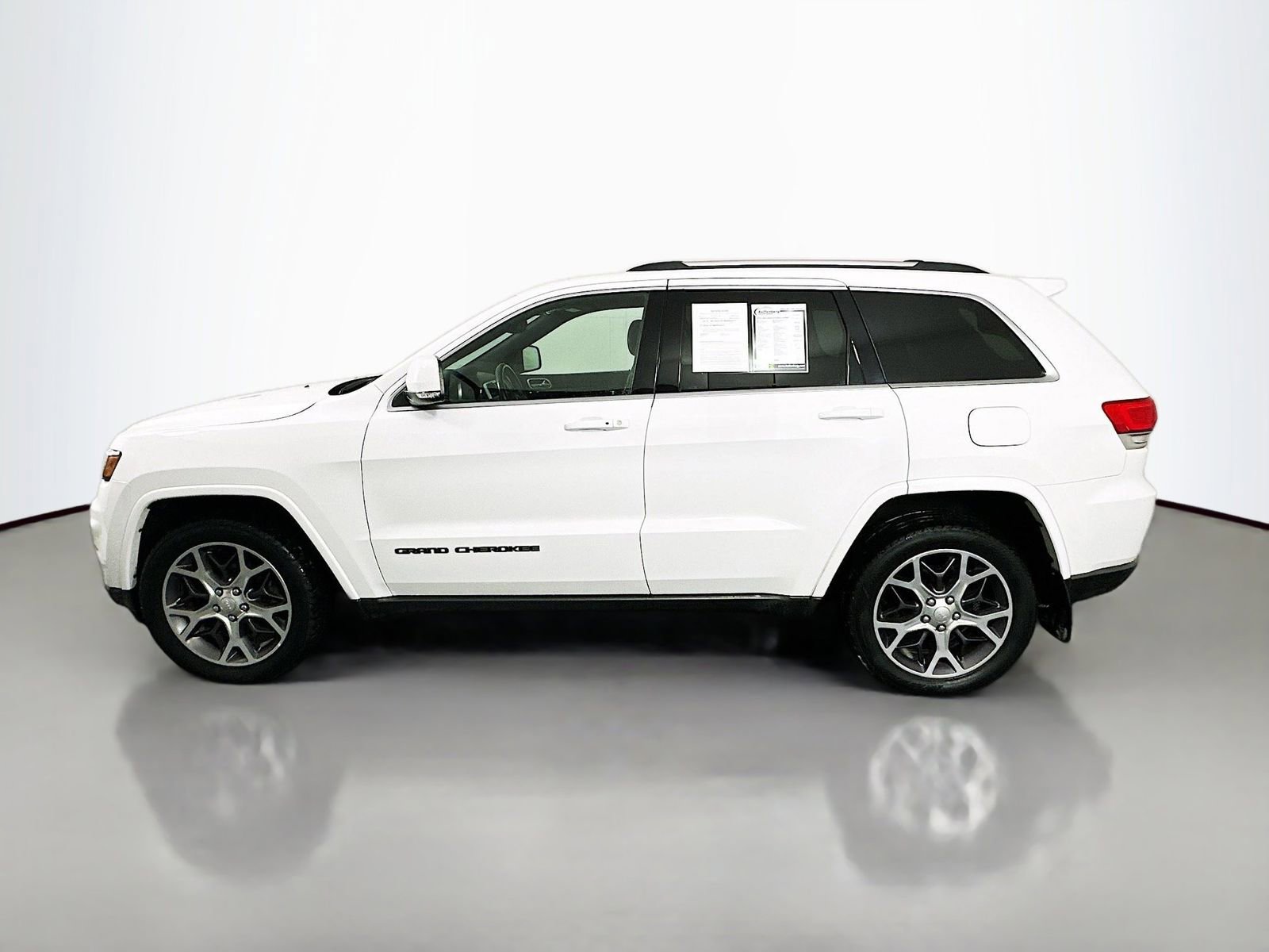 Used 2018 Jeep Grand Cherokee Limited AWD/4WD image 4
