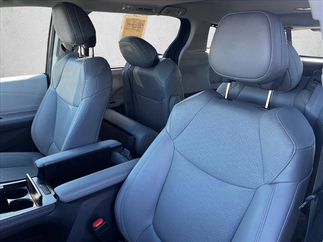 Certified 2022 Toyota Sienna Limited image 16