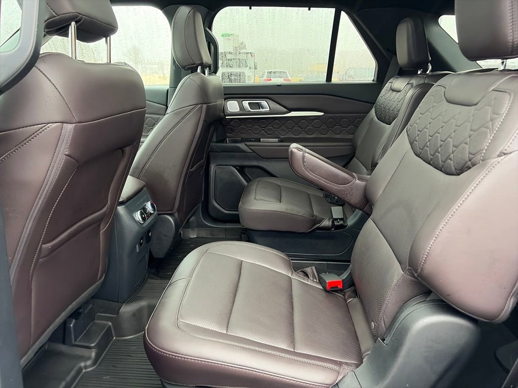Used 2025 Ford Explorer Platinum w/ LUX Leather Package AWD/4WD image 32