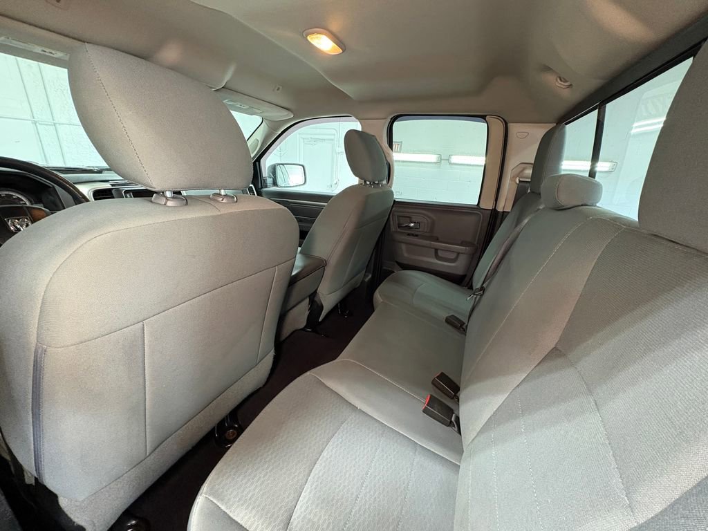 Used 2018 RAM 1500 Classic SLT image 33