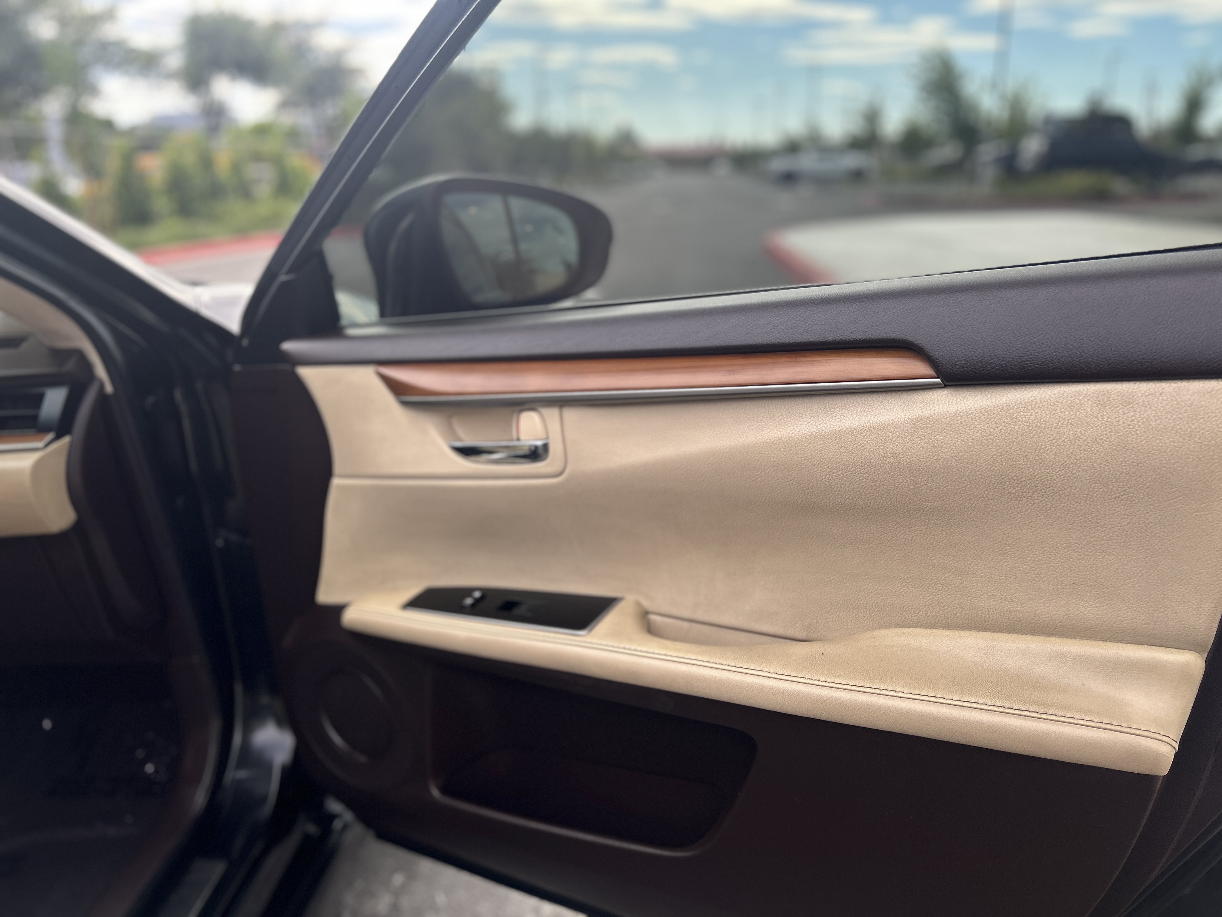 Used 2017 Lexus ES 300h w/ Navigation System Package FWD image 9