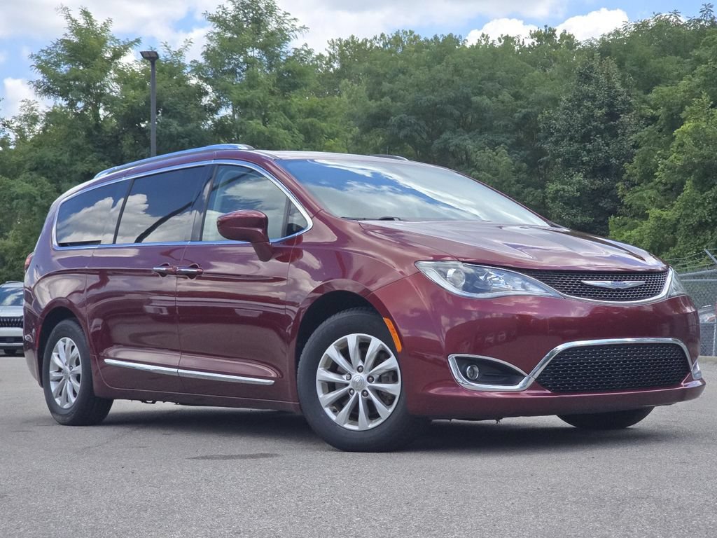 Used 2018 Chrysler Pacifica Touring-L Plus FWD image 1
