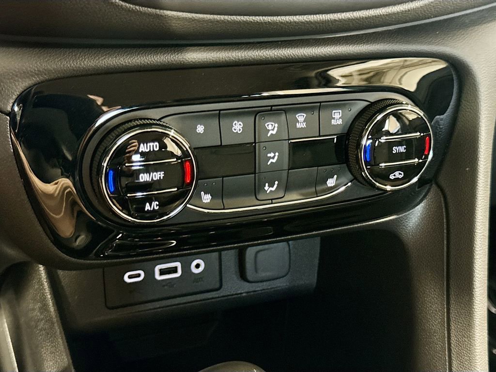 Used 2022 Buick Encore GX Select w/ Sport Touring Package image 26