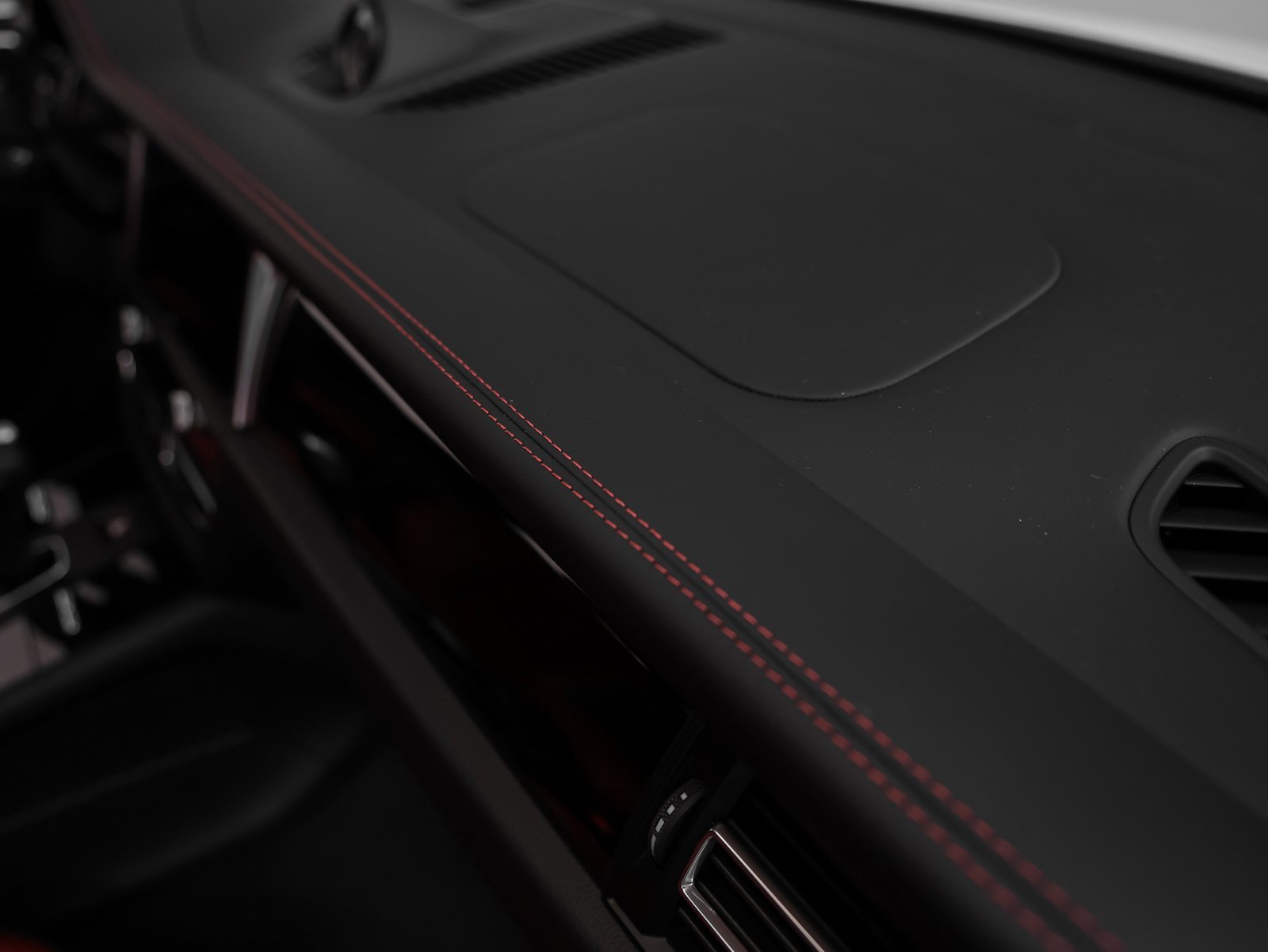 Used 2025 Porsche Macan image 24