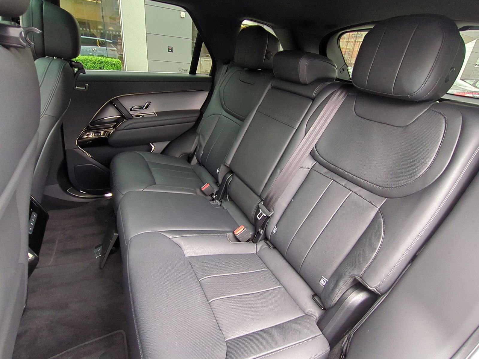 Used 2025 Land Rover Range Rover Sport SE AWD/4WD image 25