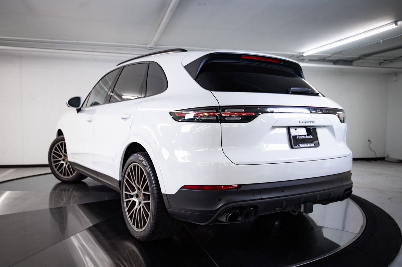 Certified 2023 Porsche Cayenne Platinum Edition image 3