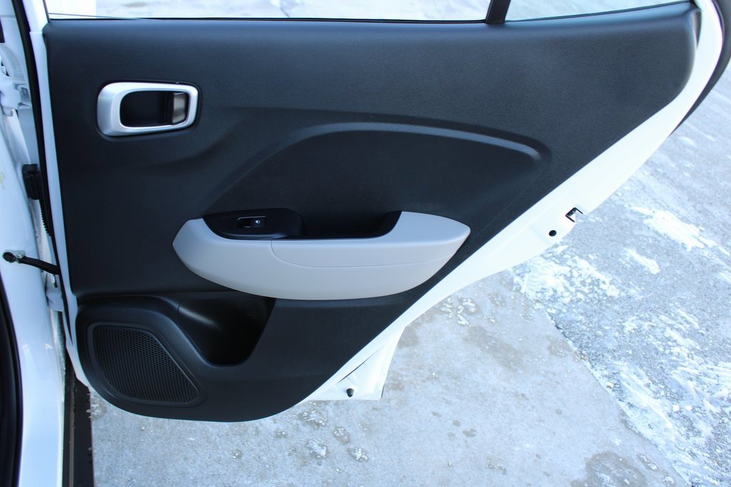 Used 2020 Hyundai Venue SEL image 21