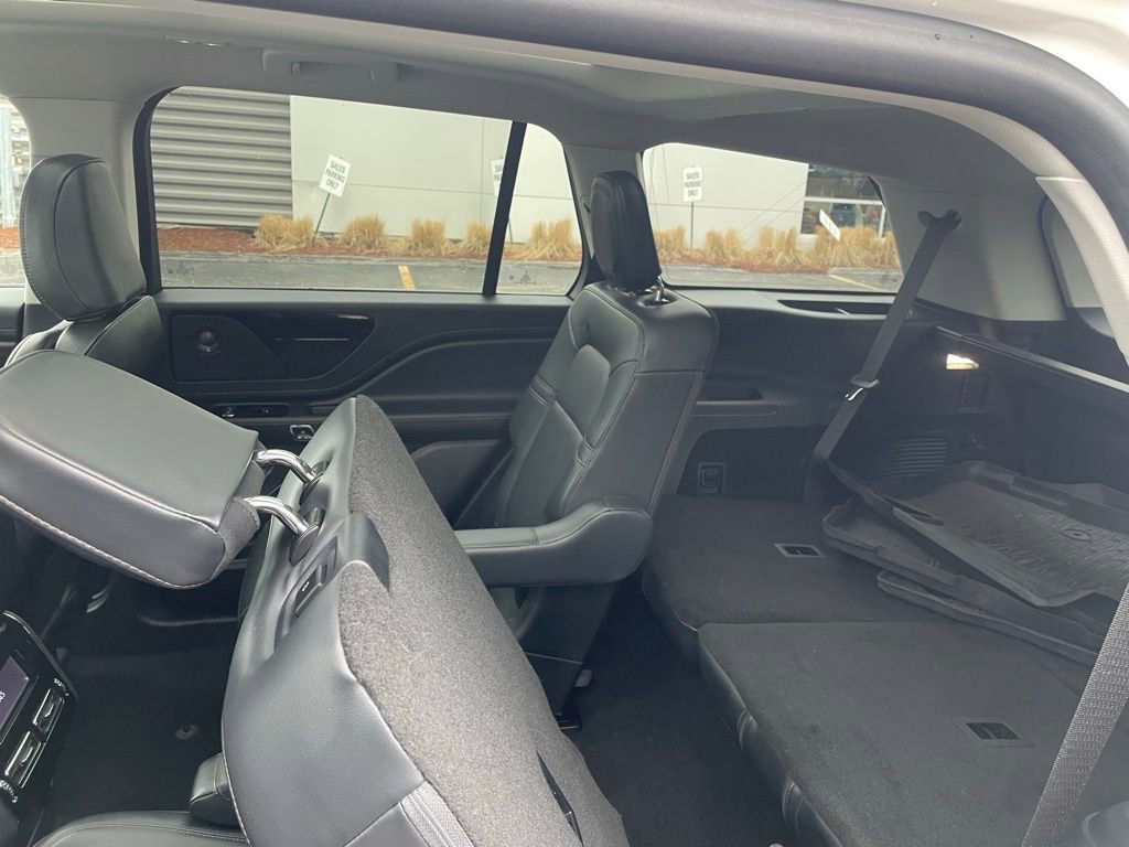 Used 2025 Lincoln Aviator AWD w/ Jet Appearance Package image 12