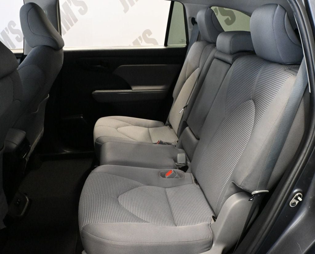 Used 2020 Toyota Highlander L FWD image 15