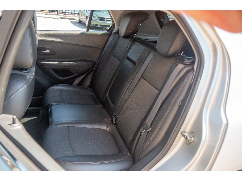 Used 2018 Chevrolet Trax LT w/ LT Convenience Package AWD/4WD image 18