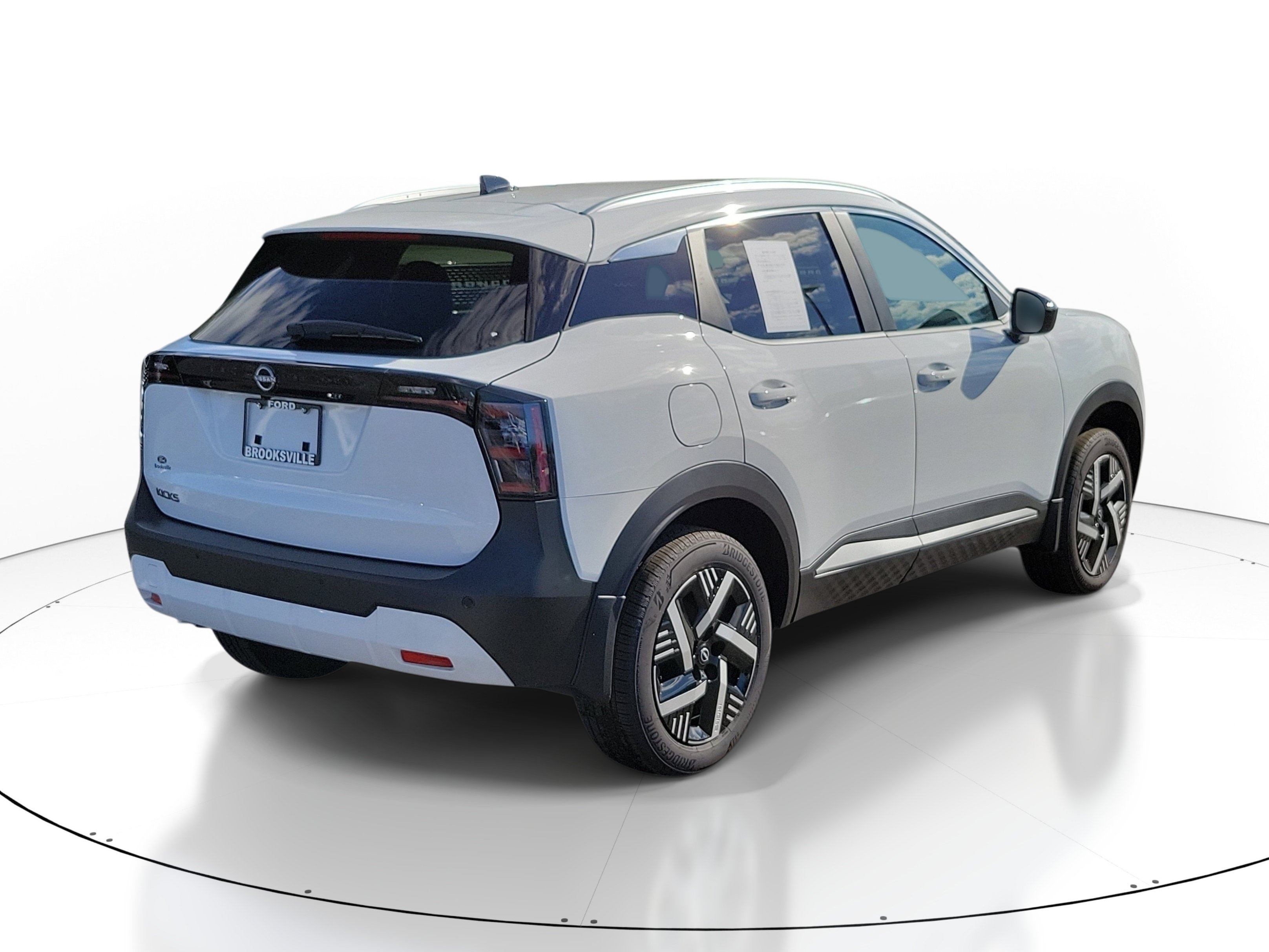 Used 2026 Nissan Kicks SV FWD image 2