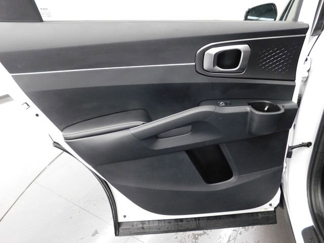 Used 2024 Kia Sorento S image 17