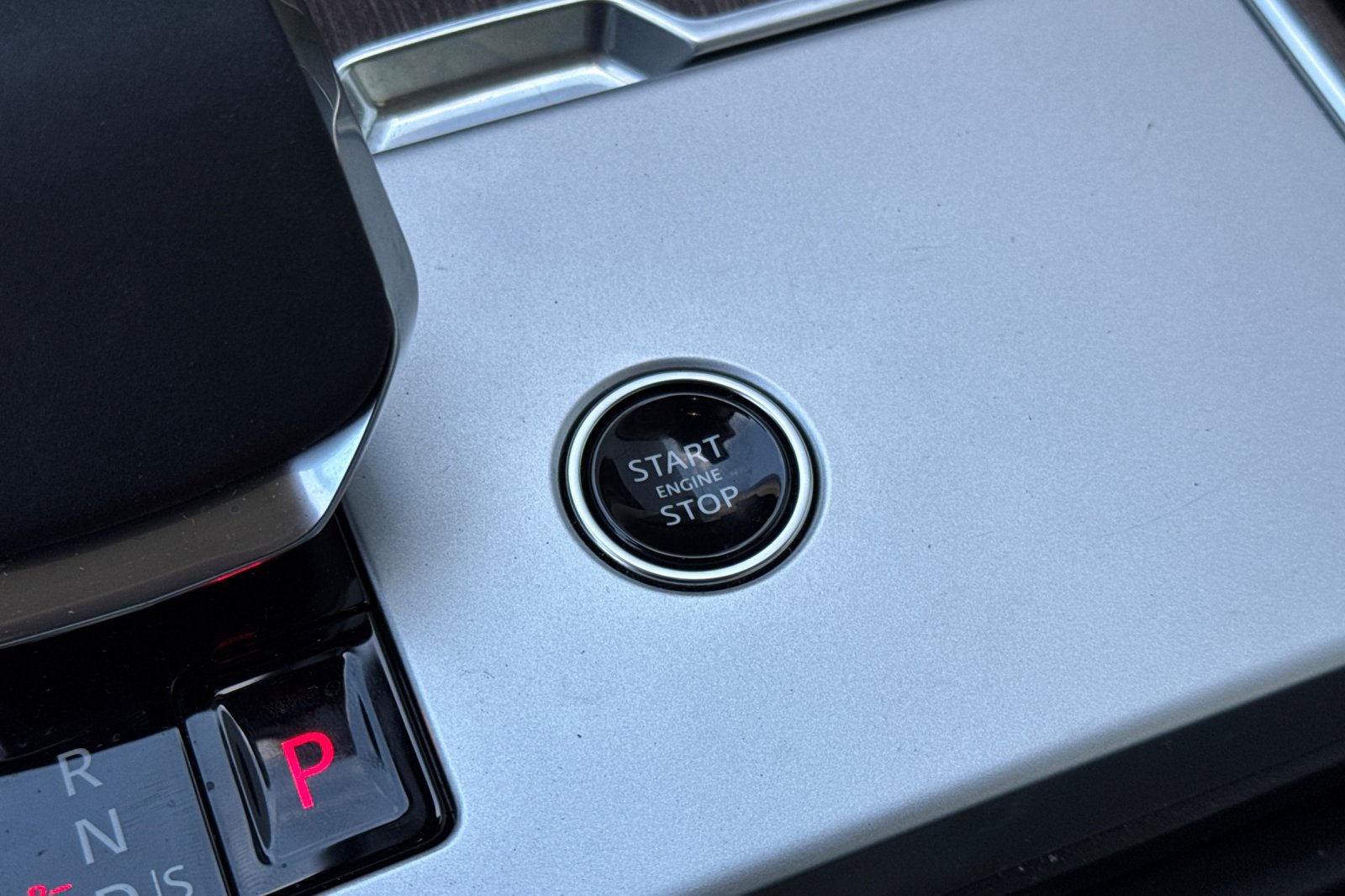 Certified 2025 Land Rover Range Rover SE AWD/4WD image 26