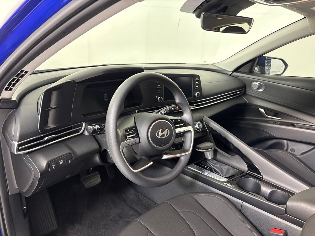 New 2025 Hyundai Elantra Hybrid FWD image 16