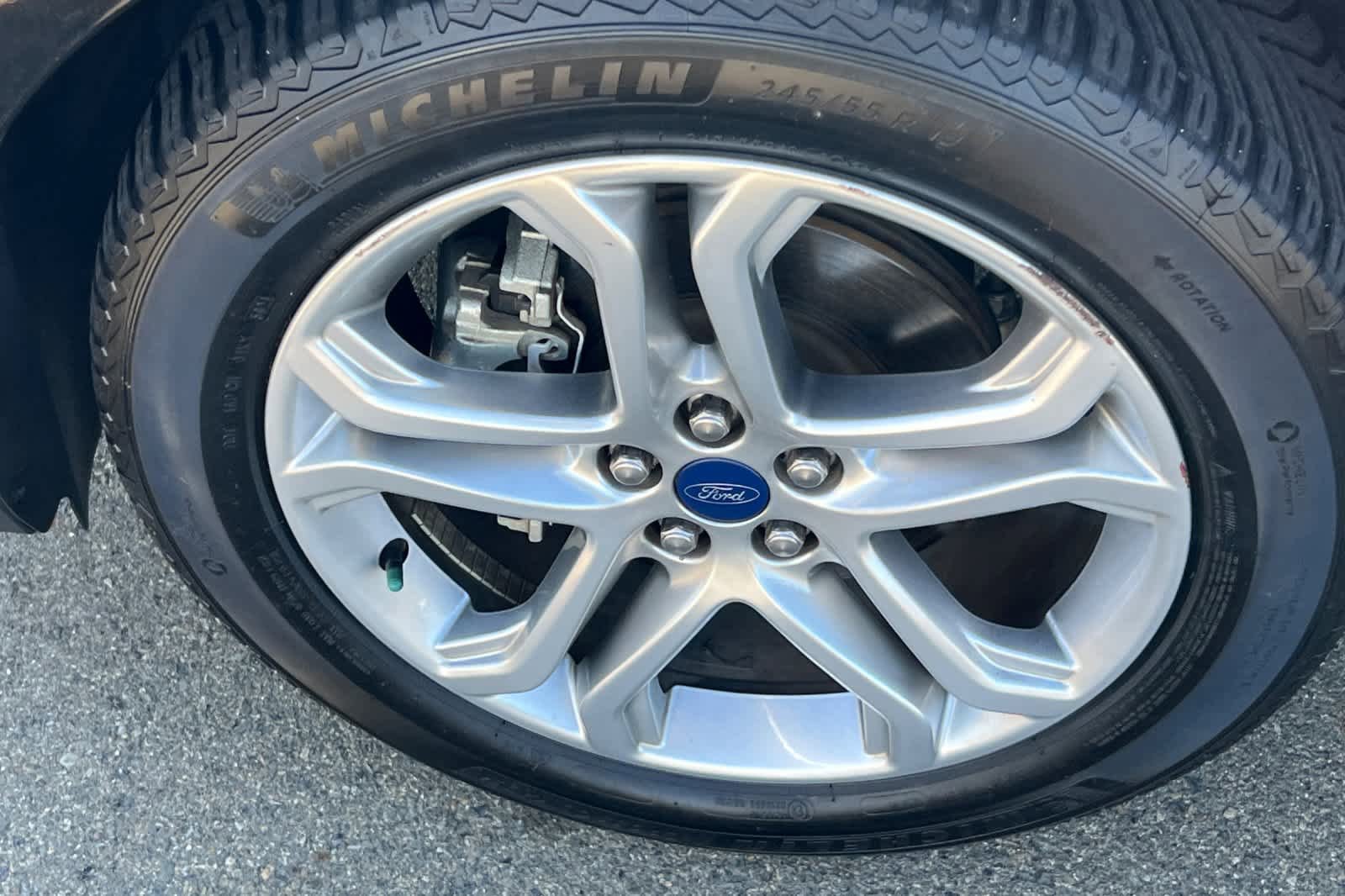 Used 2018 Ford Edge Titanium FWD image 10