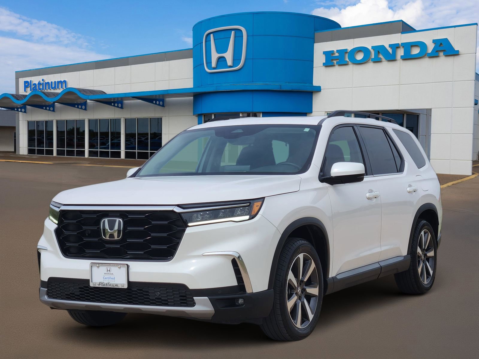 Certified 2023 Honda Pilot Touring image 2