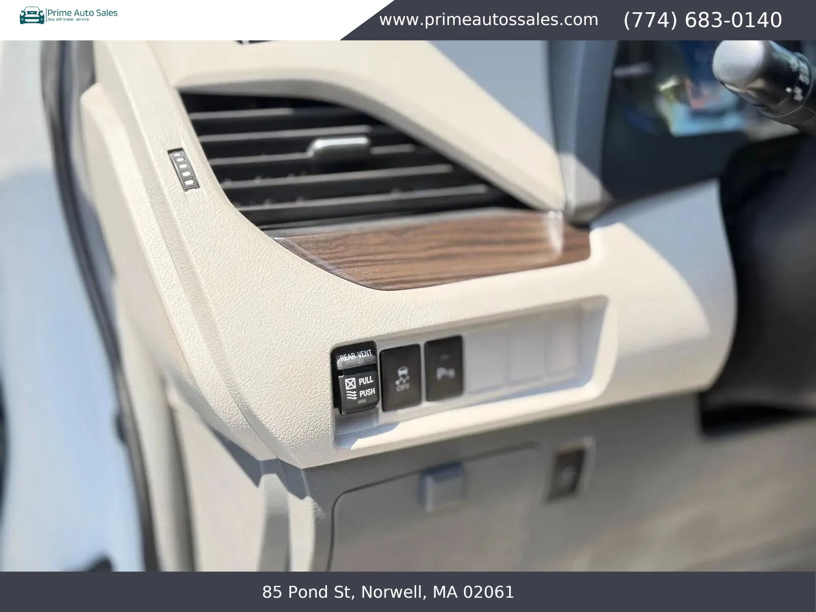 Used 2019 Toyota Sienna XLE w/ XLE Navigation Package FWD image 28
