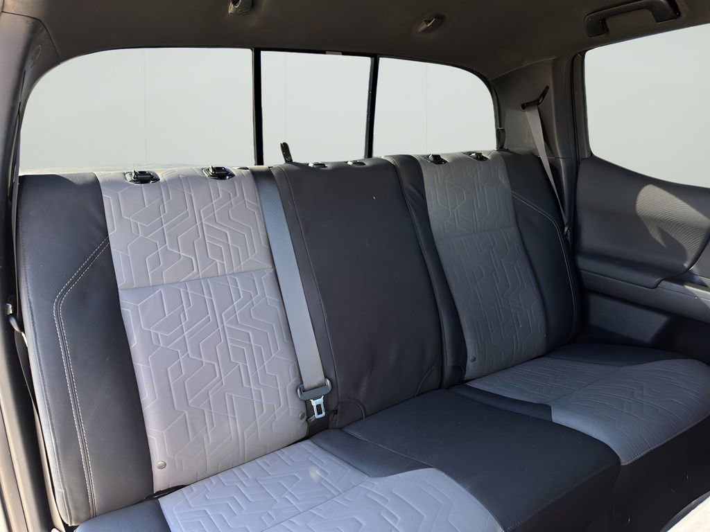 Used 2020 Toyota Tacoma TRD Off-Road w/ Technology Package image 33