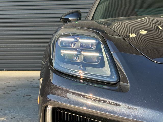 Certified 2025 Porsche Panamera 4 image 12