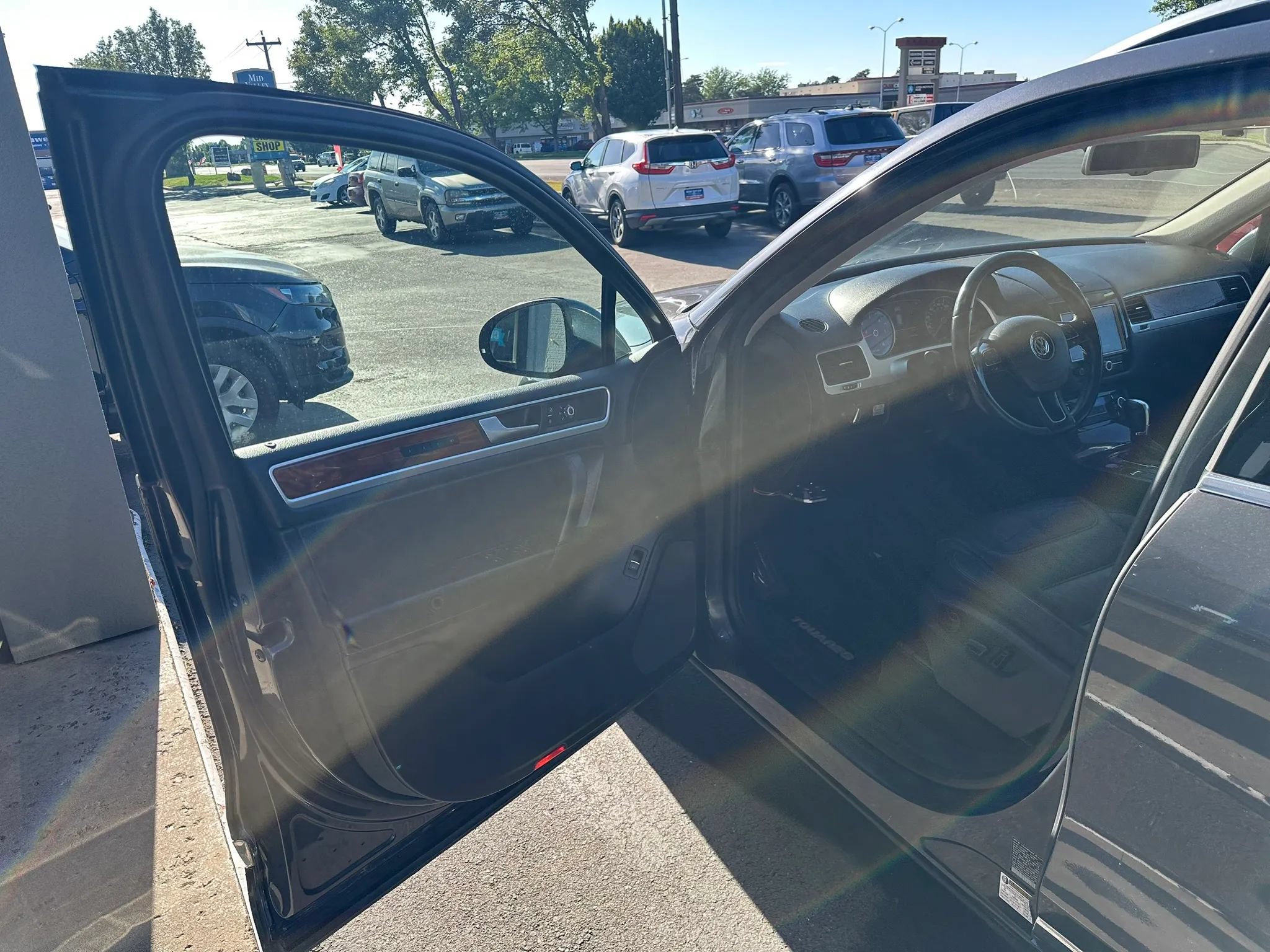 Used 2014 Volkswagen Touareg TDI AWD/4WD image 6