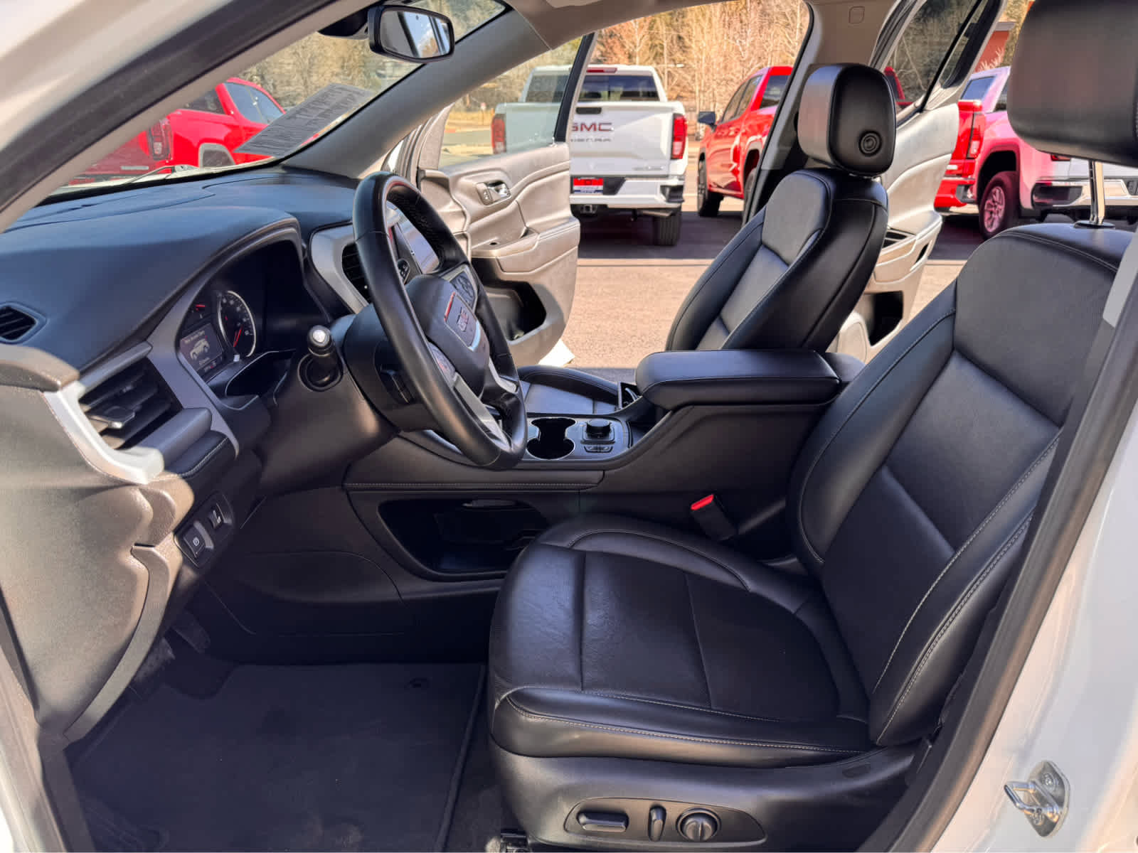 Used 2023 GMC Acadia SLT image 9