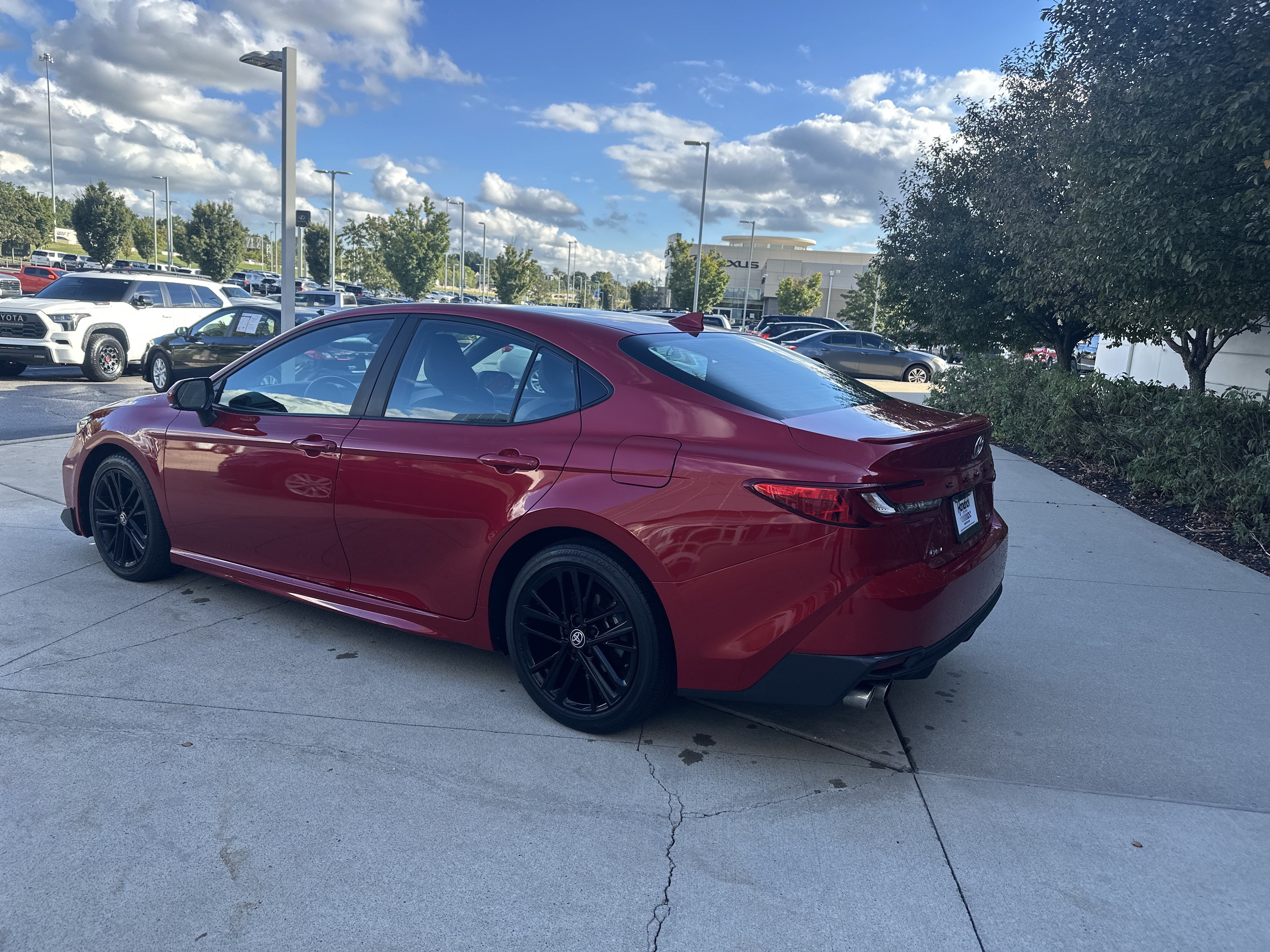 Used 2025 Toyota Camry SE FWD image 7