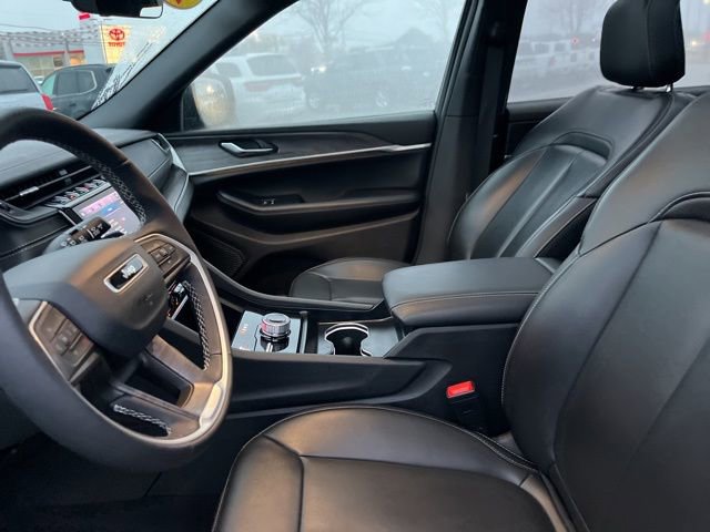 Used 2025 Jeep Grand Cherokee L Limited image 9