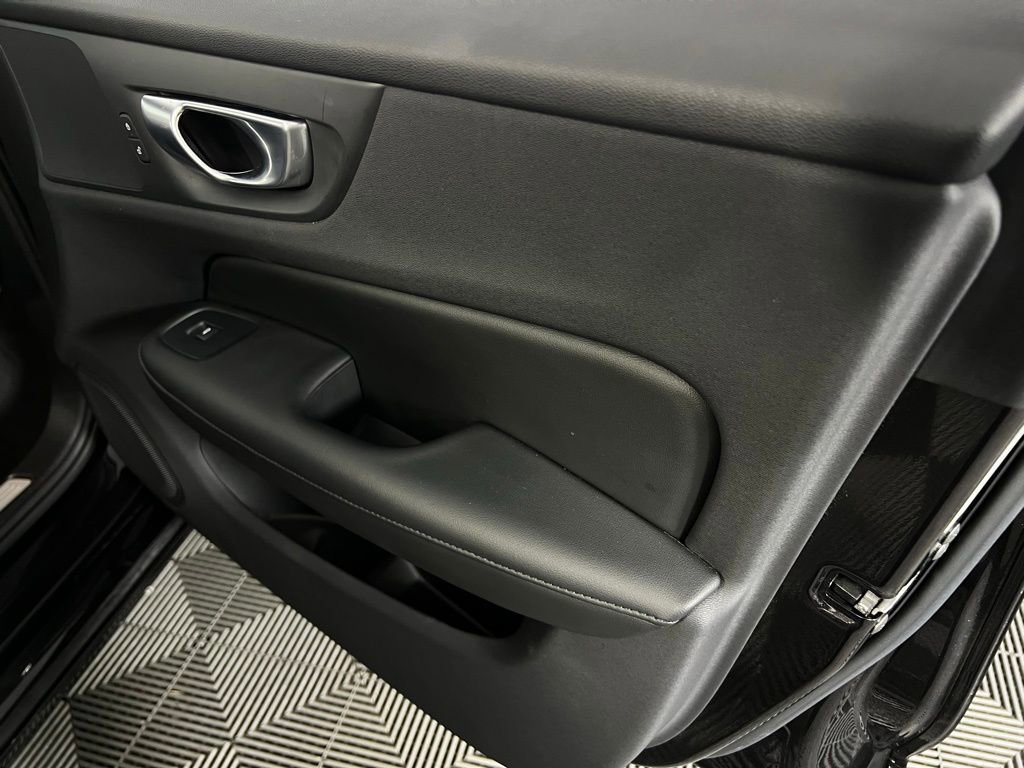 Used 2025 Volvo S60 B5 Plus image 34