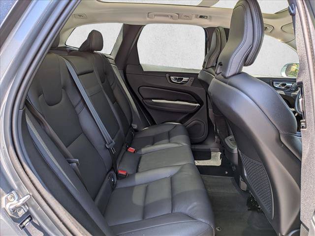 Used 2021 Volvo XC60 T5 Momentum w/ Premium Package AWD/4WD image 20