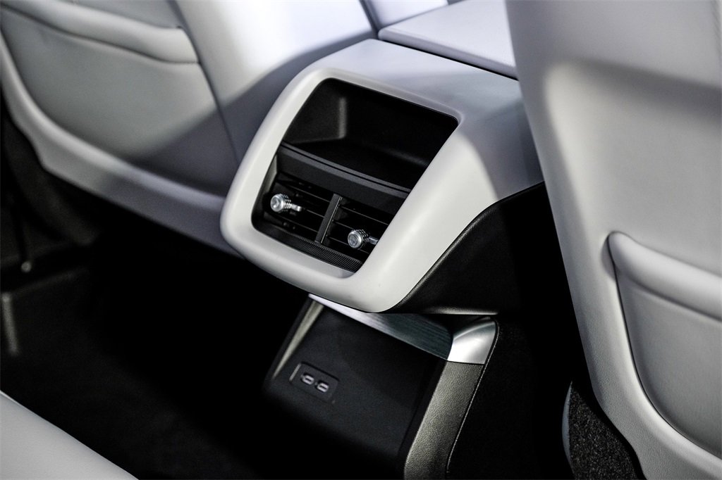 Used 2024 Cadillac Lyriq Luxury image 39