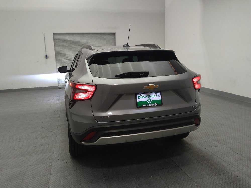 Used 2025 Chevrolet Trax LT w/ LT Convenience Package FWD image 6
