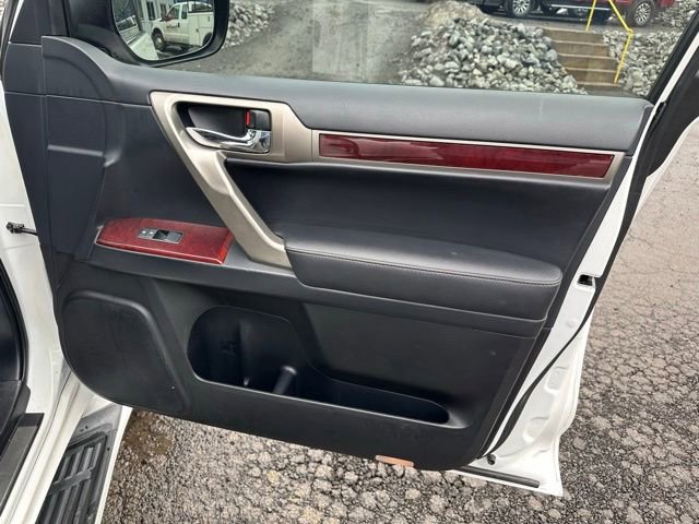 Used 2016 Lexus GX 460 Luxury w/ Preferred Accessory Package image 18