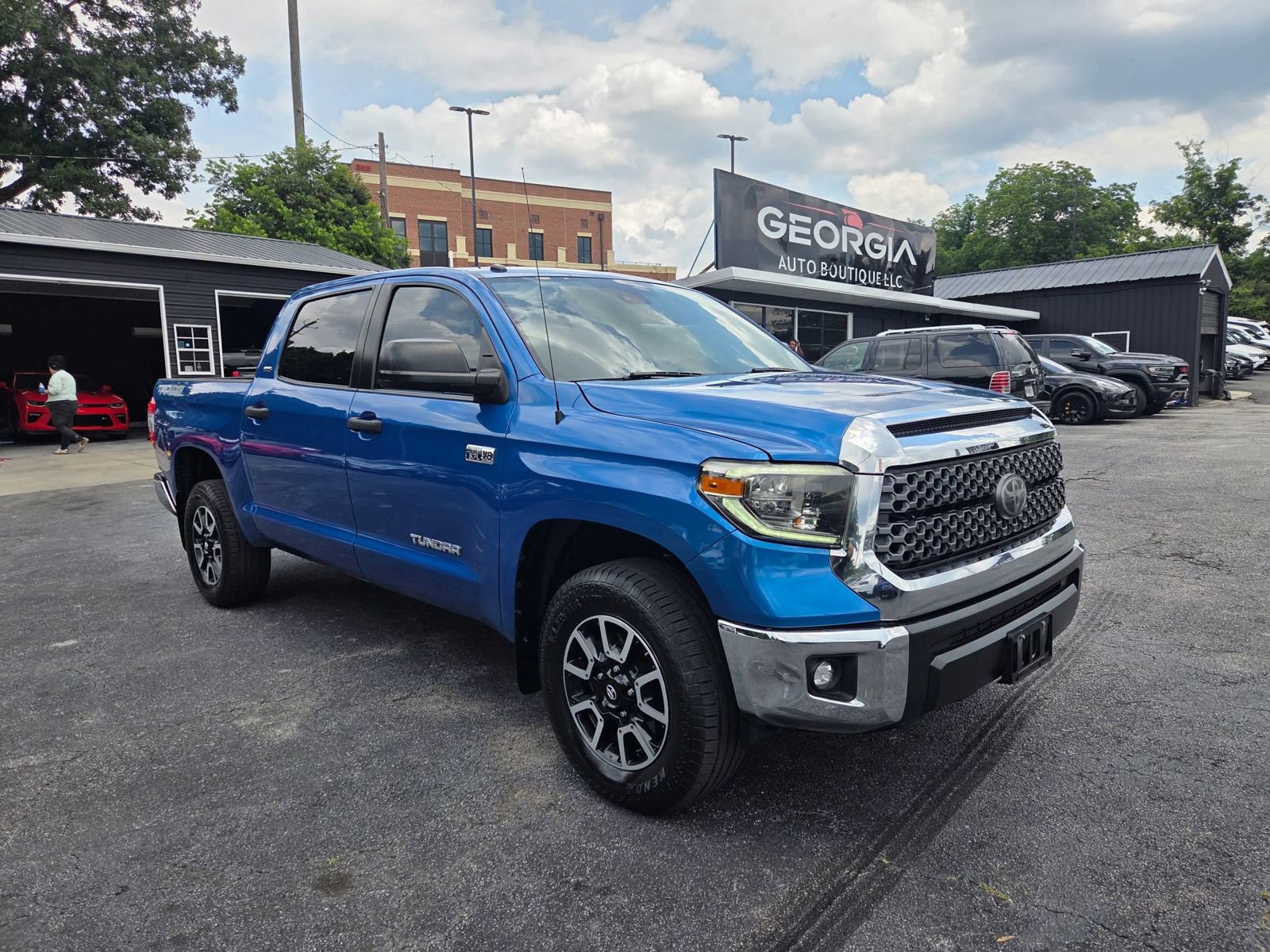 Used 2018 Toyota Tundra SR5 w/ TRD Off Road Package AWD/4WD image 3