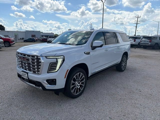 New 2026 GMC Yukon XL Denali w/ Denali Reserve Package AWD/4WD image 2