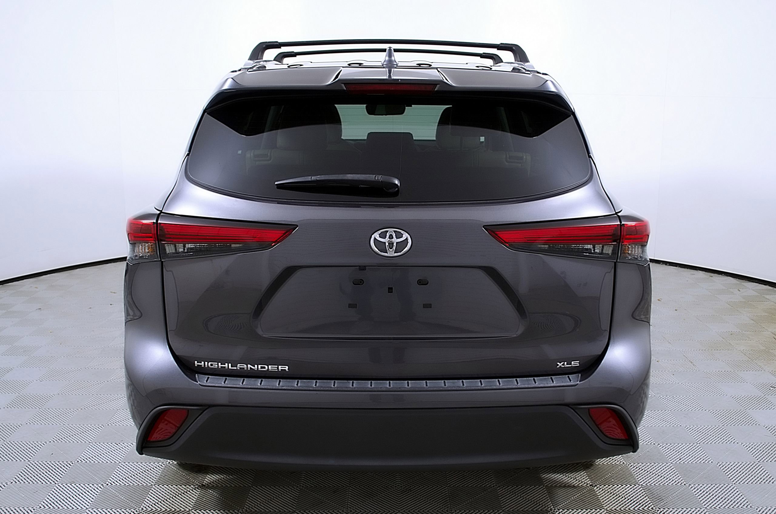 Used 2023 Toyota Highlander XLE image 8