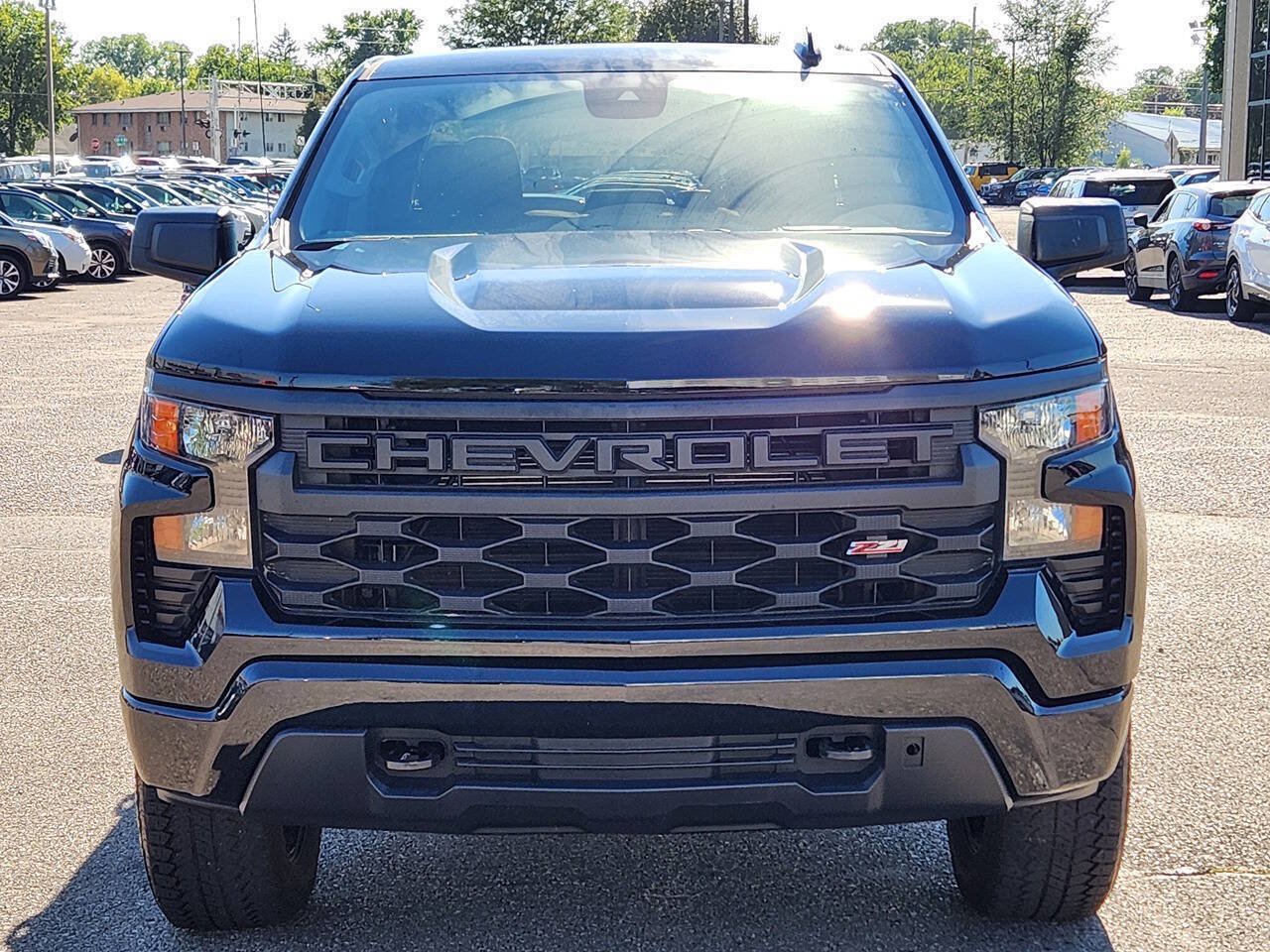 Used 2025 Chevrolet Silverado 1500 Custom Trail Boss w/ Midnight Edition AWD/4WD image 6