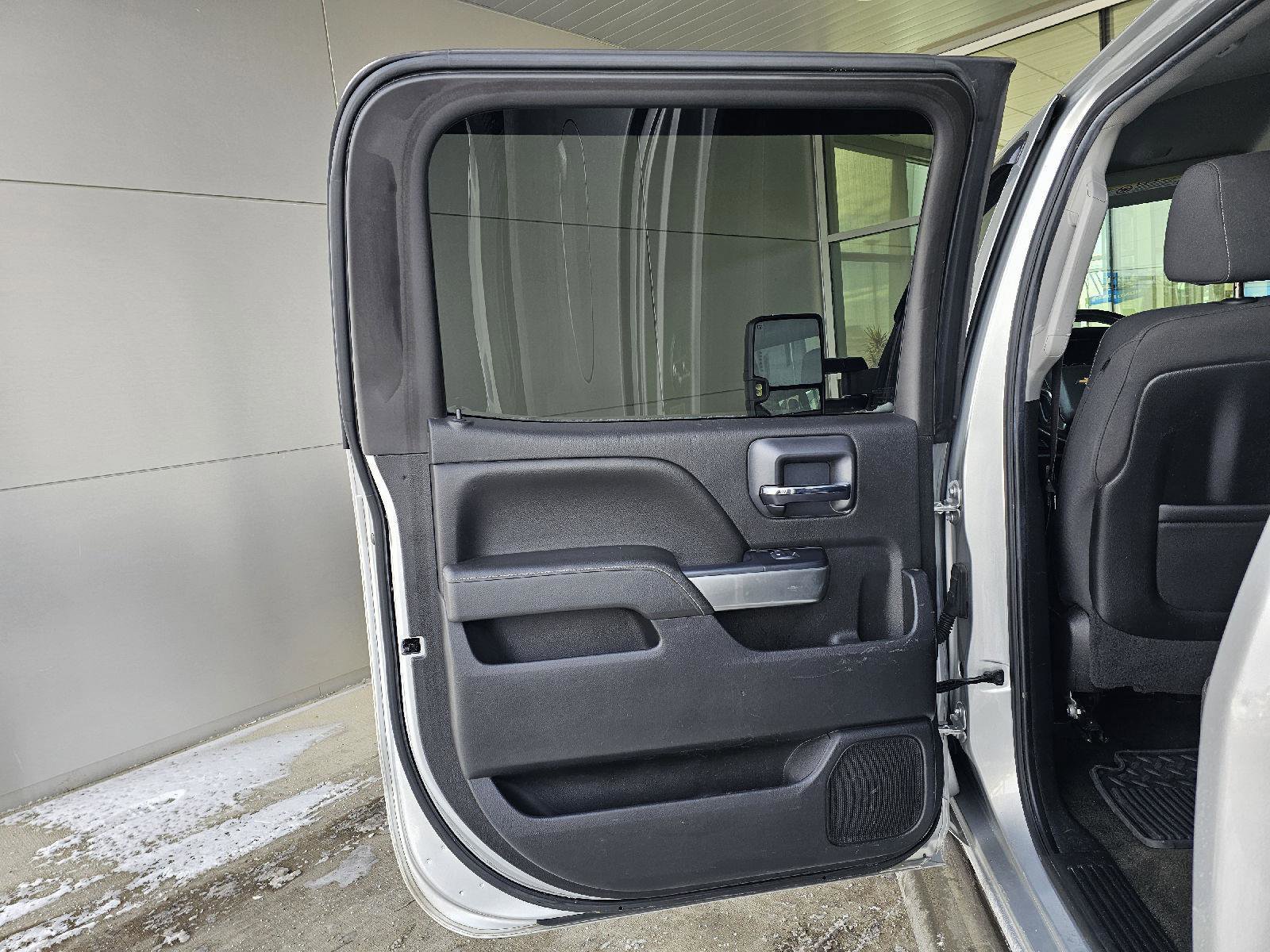 Used 2015 Chevrolet Silverado 2500 LT image 16