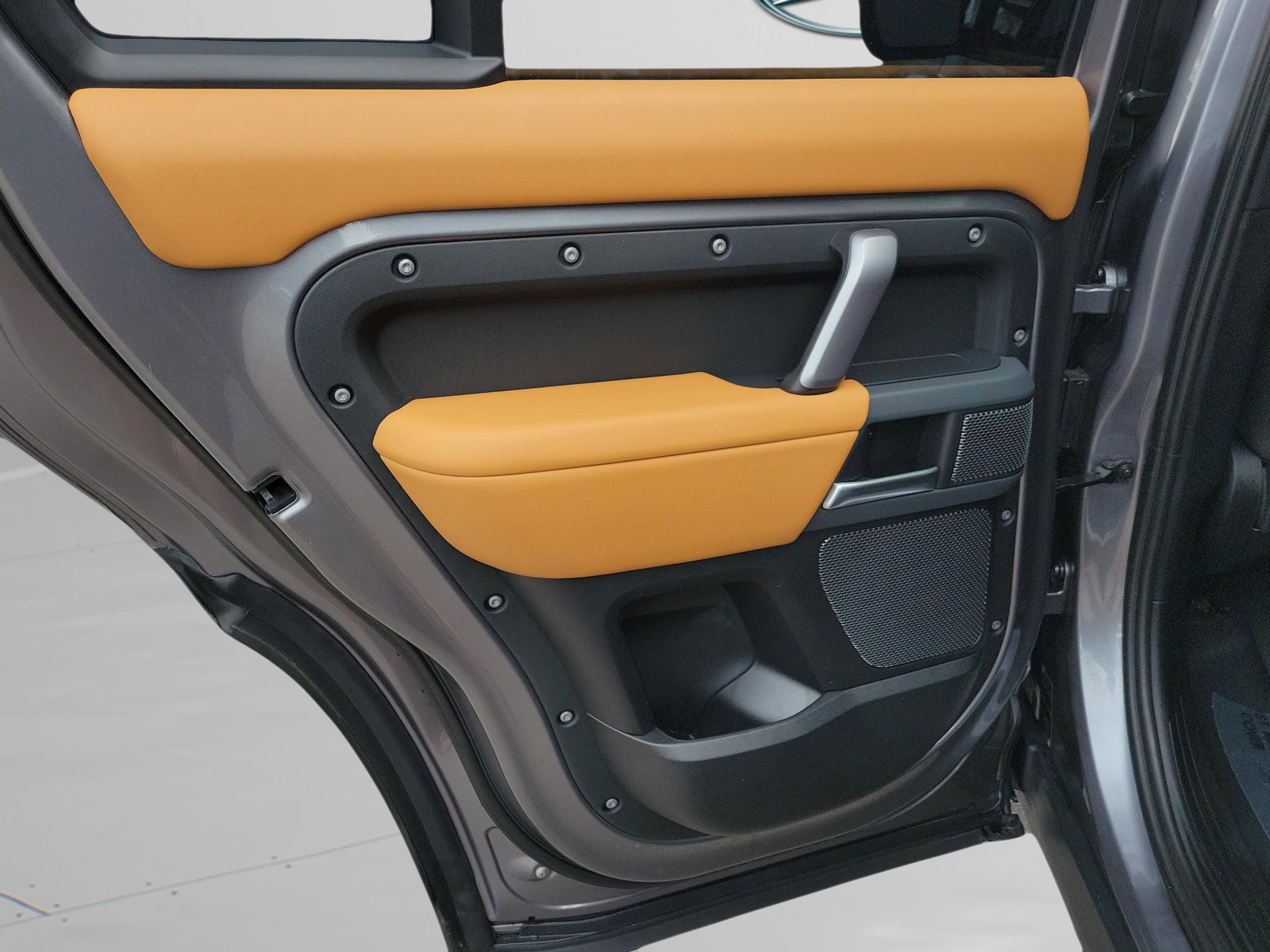 Used 2024 Land Rover Defender 110 X-Dynamic SE image 27