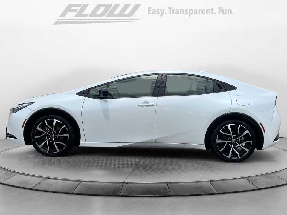 Used 2025 Toyota Prius Plug-In Hybrid FWD image 5