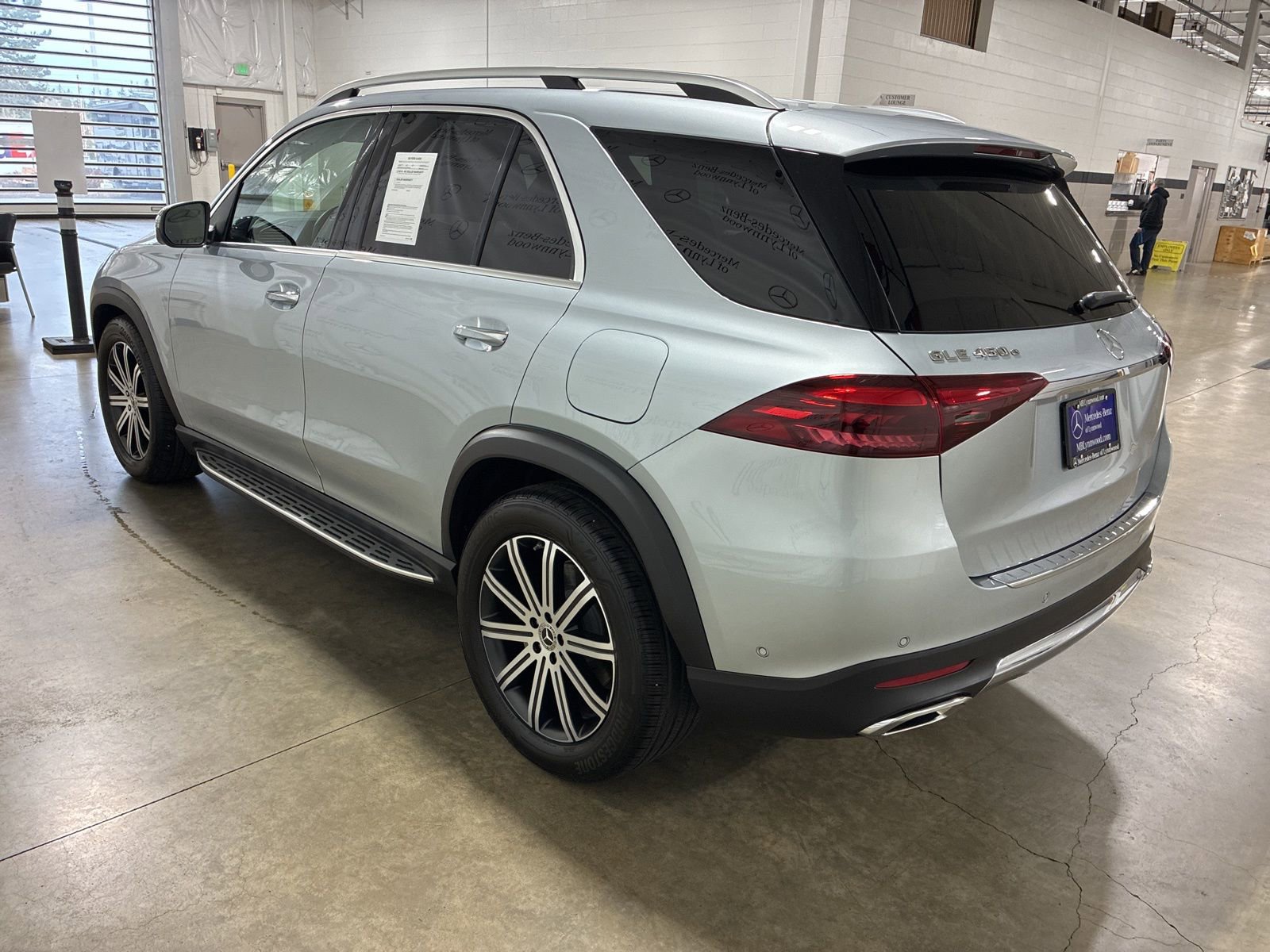 Used 2025 Mercedes-Benz GLE 450e 4MATIC image 5