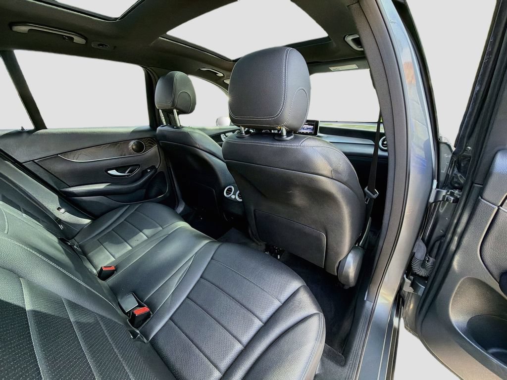 Used 2018 Mercedes-Benz GLC 300 4MATIC w/ Premium Package image 31