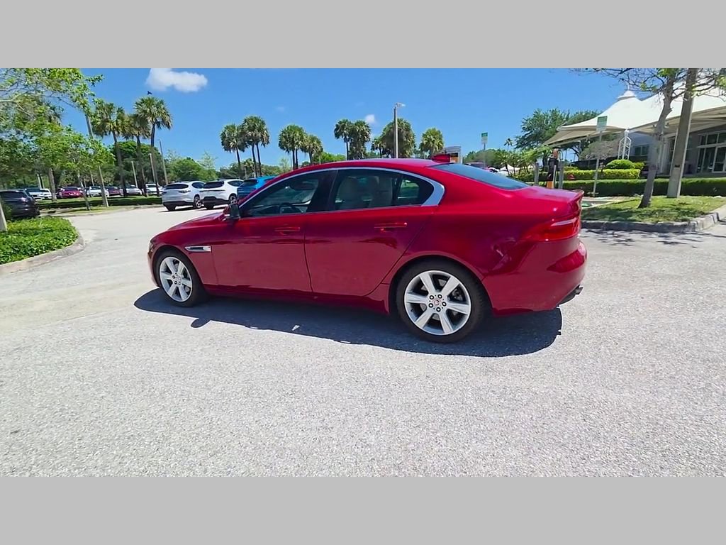 Used 2017 Jaguar XE Premium RWD image 8