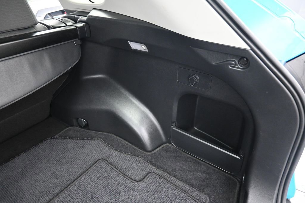 Used 2019 Toyota RAV4 XLE w/ Carpet Mat Package AWD/4WD image 31