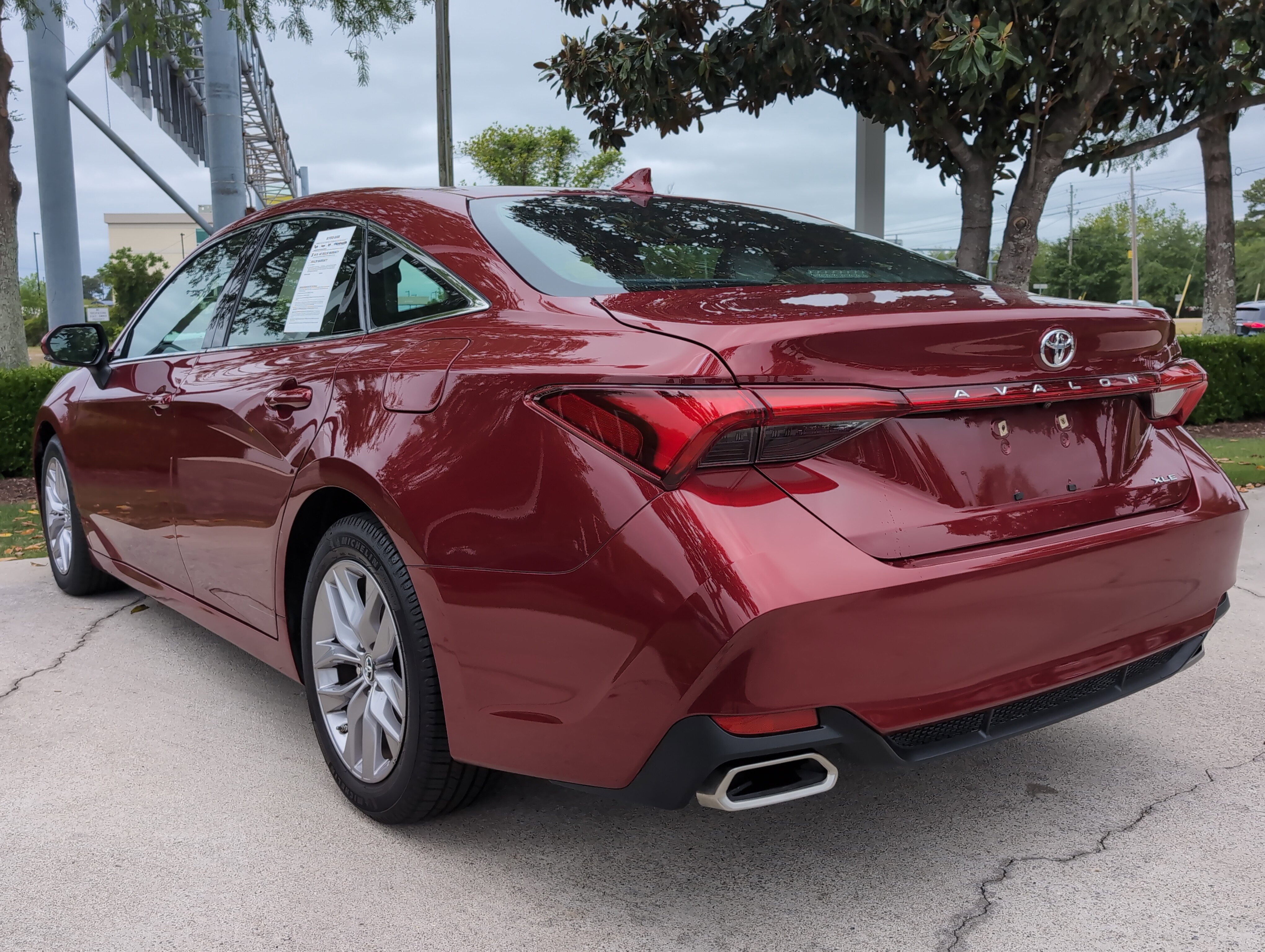 Used 2019 Toyota Avalon XLE w/ Moonroof Package FWD image 8