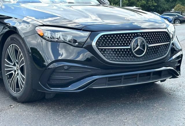 Used 2025 Mercedes-Benz E 350 4MATIC Sedan image 2